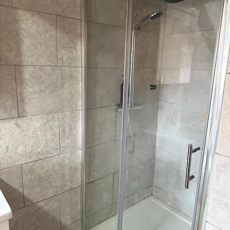 Homestay En-suit Double Bedroom In Thornbury Bradord